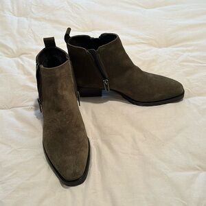 Aquatalia Fantina Dual Zip Bootie Size 6